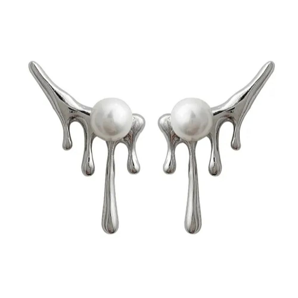 NWOT Edgy Drippy Pearl Earrings In Silver